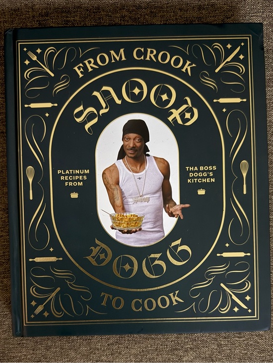 Snoop Dogg Other - Snoop Dogg To Cook Cookbook - Green & Gold Cover